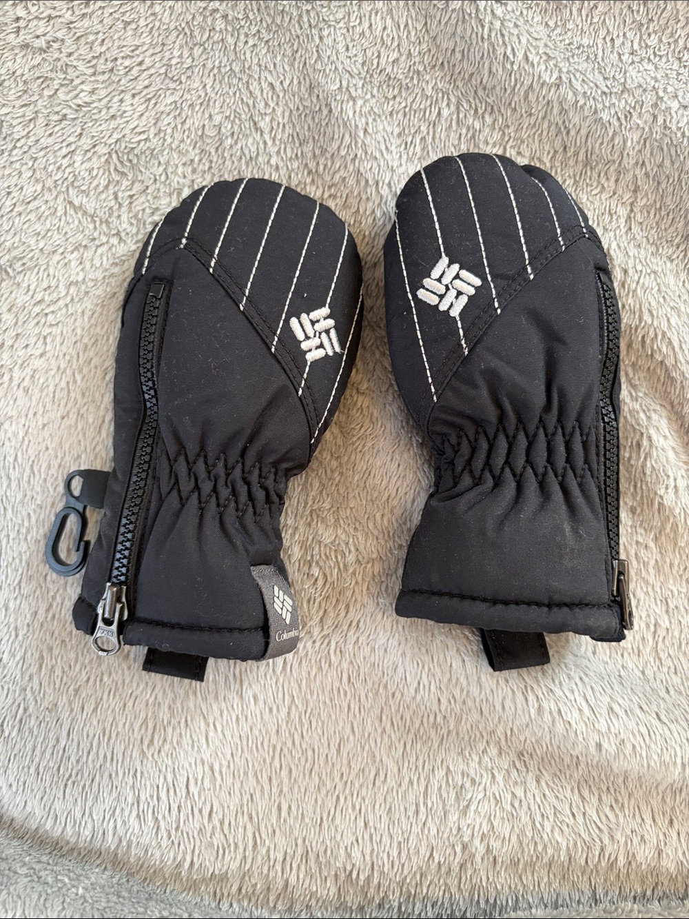 Columbia Infant Black Pinstripe Zipper Mittens